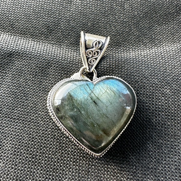 Jewelry - Heart-Shaped Labradorite Pendant Necklace in Blue-Green